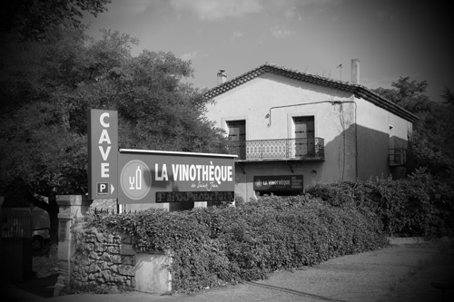 Vue-exterieure-la-vinotheque